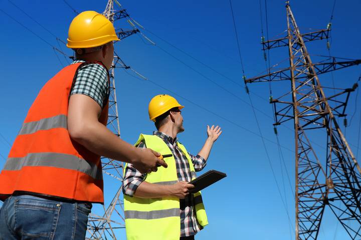 Safety Rule - Be aware of overhead & underground electrical lines